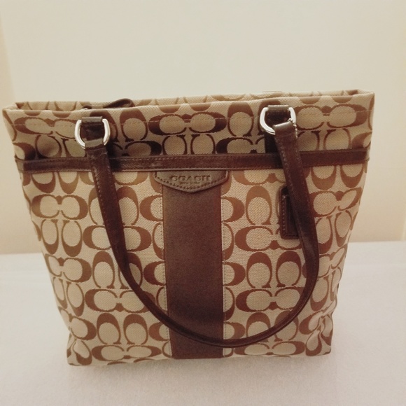 Coach Handbags - 🔥 Coach Purse.                                 T2